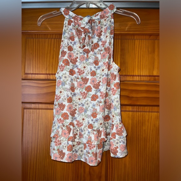 Sleeveless Dressy top with tie back - Picture 2 of 6